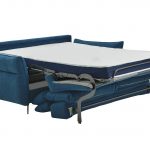 Convertible 3 places en tissu bleu/gris ouvert. Il est ouvert en lit double. Matelas H15 / Dossier moelleux